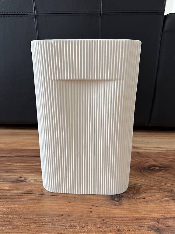 Muuto Vasi & Recipienti: Muuto Ridge Vase  mit Gebrauchsspuren – Usato da Zürich venduto da My_little_boutique