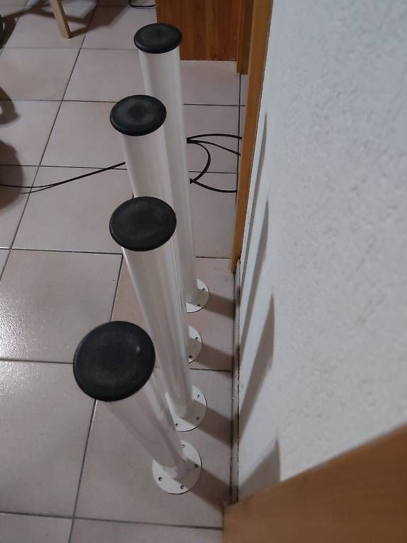 Ikea Autre mobilier: 4 pieds de table blancs IKEA 70cm – D'occasion à Grolley par Montana78