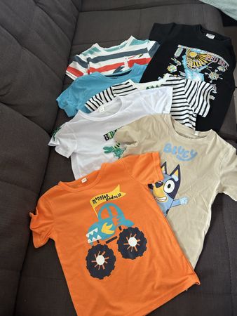 12 Kinder T-Shirts, Set in Grösse 110/116 gebraucht