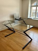 Schreibtisch Glas, schwarze Beine, Interio, 247/80/208