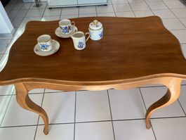 Beistelltisch Holz mit geschwungenen Beinen!