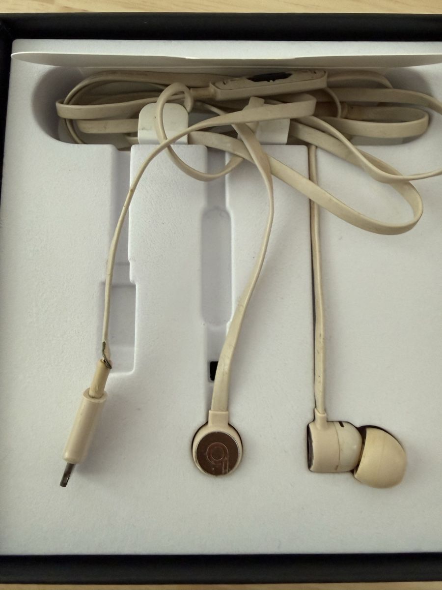 Beats Cuffie: Beats UrBeats 3 Earphones - Beige – Usato da Zürich venduto da mag_l22q 2