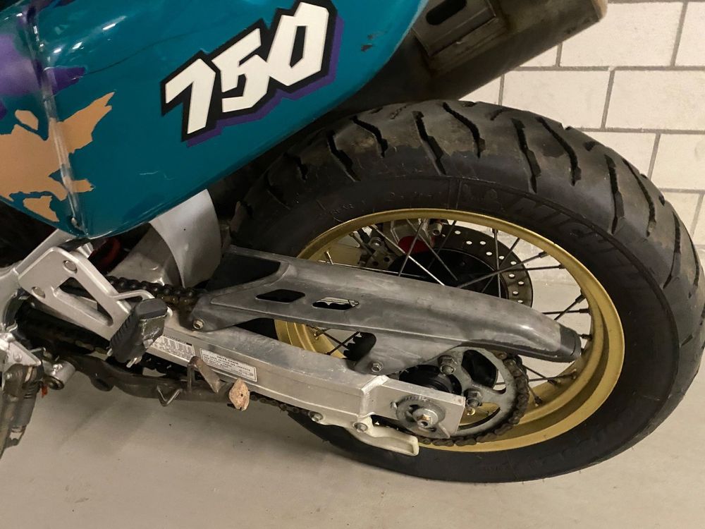 Axe de roue avant pour Honda 750 Africa twin - XRV - RD07 main image 0