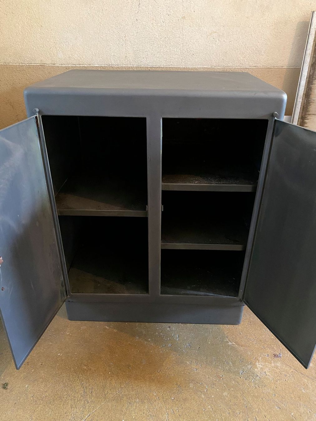 Credenze: Meubles industriel – Buffet design – Usato da Neuchâtel venduto da Basilegeiser 4