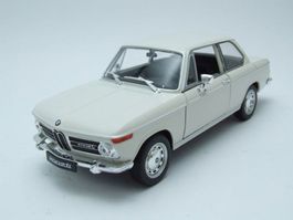 BMW 2002 Ti 1968-1972 weiss        1:24 von Welly