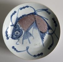China / Japan: Blauweisser Teller m. Koi-Fisch, Keramik (I)