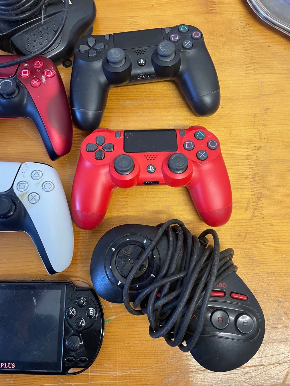 Nintendo Controller: Diverse Nintendo SwitchPS PSP Zubehör Unkontrolliert – Gebraucht aus Dällikon von buyandbehappy 1