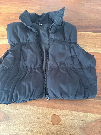 Schwarzes warmes Gilet für Damen - Ideal für den Herbst!