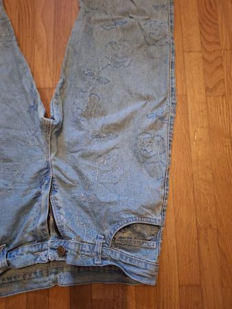 Trendy Women's Jeans with Rose Embroidery, Gr. 38