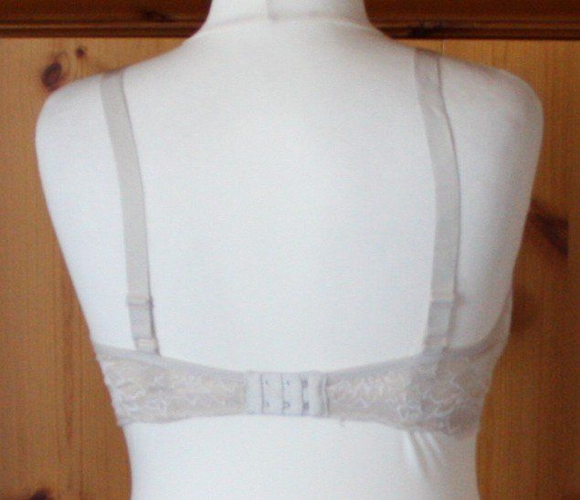 Altra biancheria intima: BH beige Spitze 85DD (20) – Usato da Flüelen venduto da Diversicum-Curvy 4