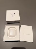 Apple AirPods with Charging Case Good Condition