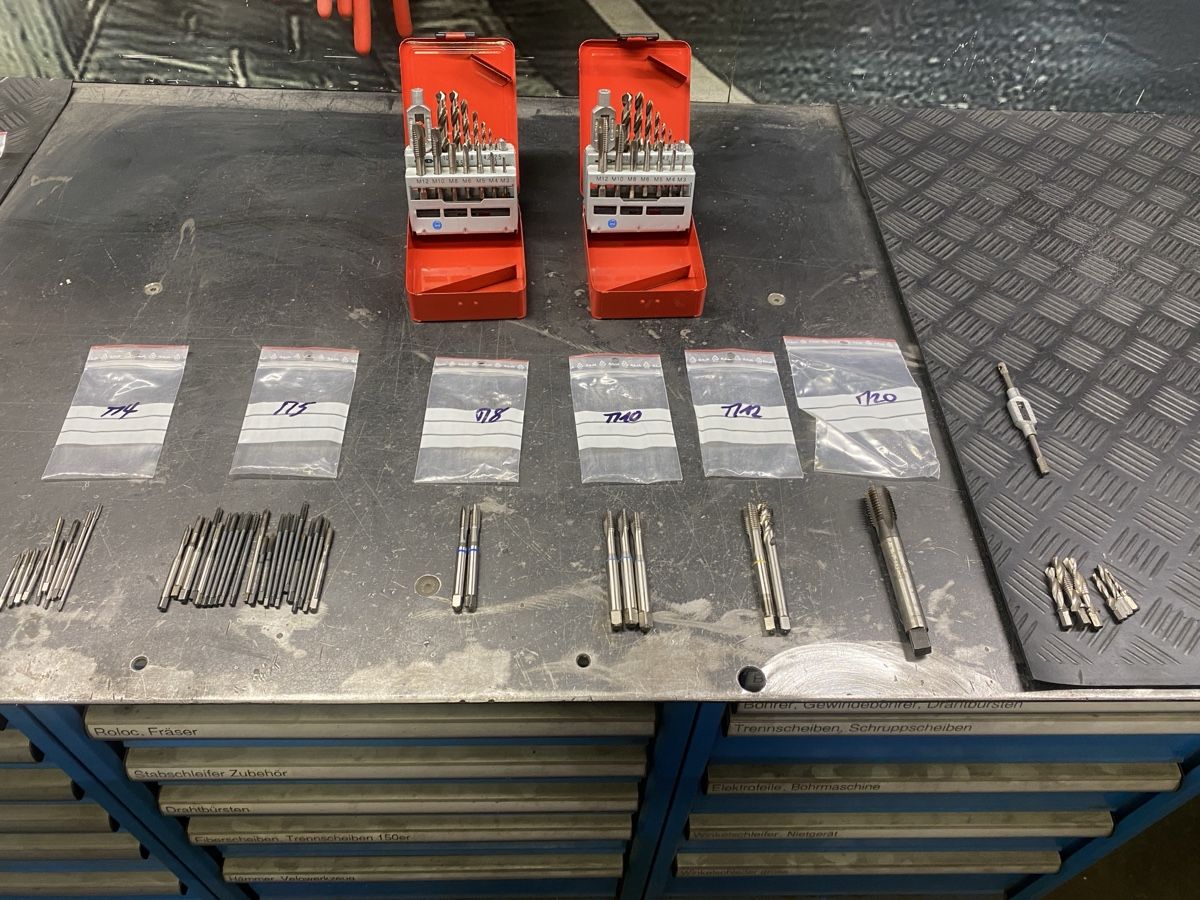 Alle Werkzeuge: Lot Gewindebohrer ab 1.- – Gebraucht aus Wabern von HK-Design