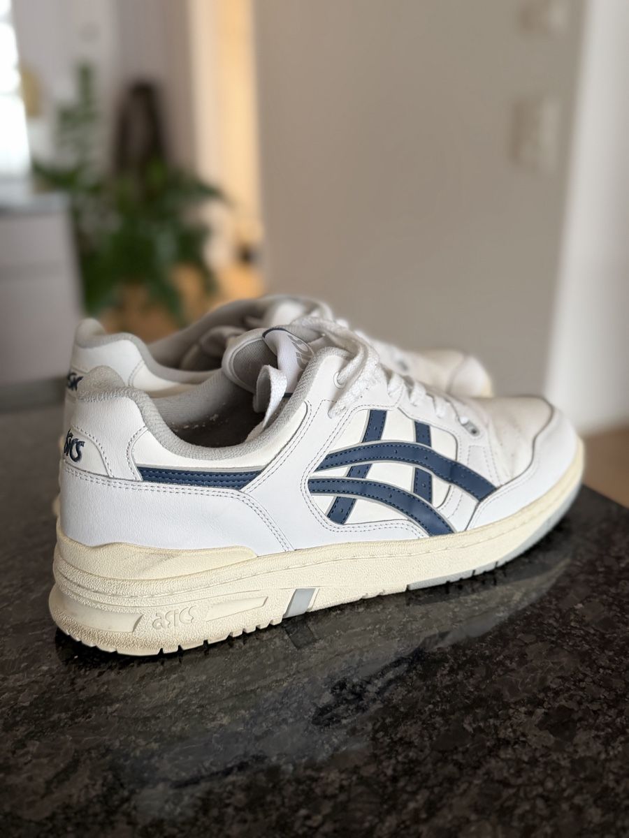 Asics Scarpe da uomo: Asics Sneaker, Grösse EUR44.5 , Weiss/Blau – Usato da Pfäffikon SZ venduto da Pikn 1