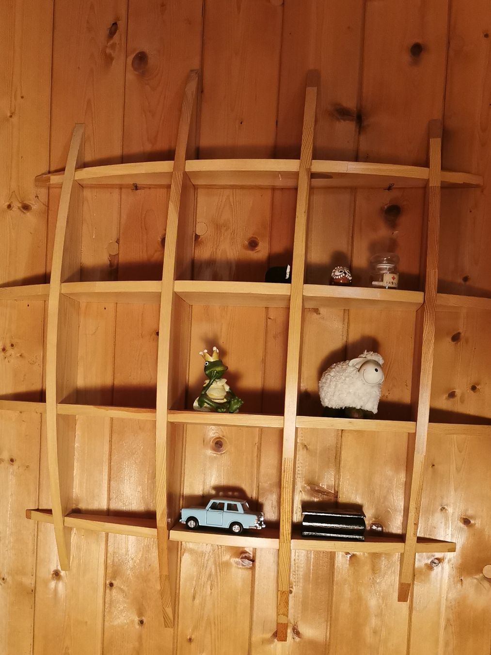 Regale: 2 Holzregale, rund, steckbar – Gebraucht aus Wettingen von Biitel 1