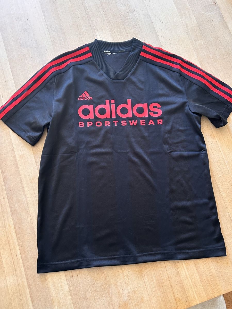 Adidas T-Shirts: Adidas Tshirt – Gebraucht aus Bern von liv_w6c6