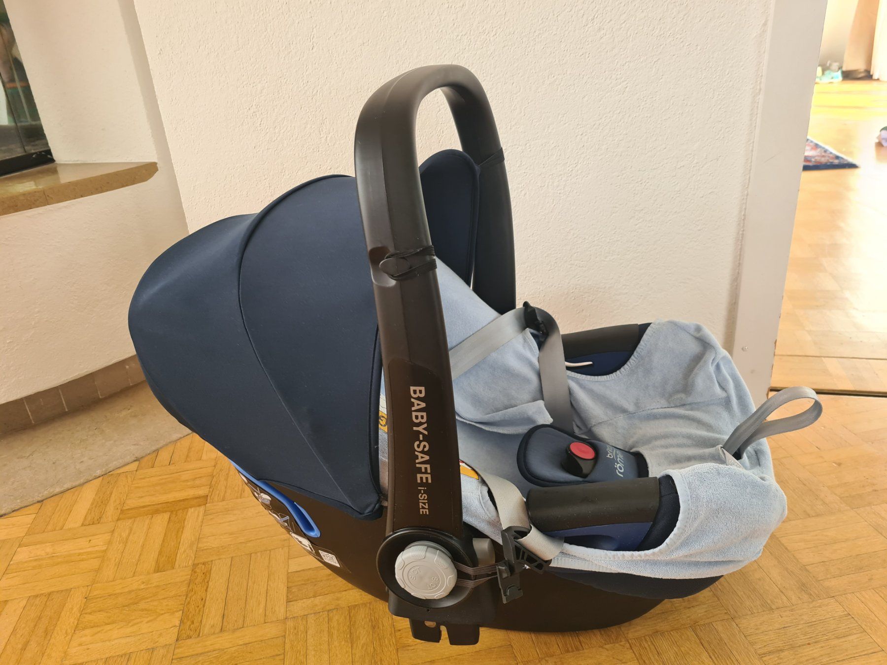 Britax Römer Seggiolini per auto: Babyschale Römer Britax inkl.Isofixbasis – Usato da Riehen venduto da OracleData 2