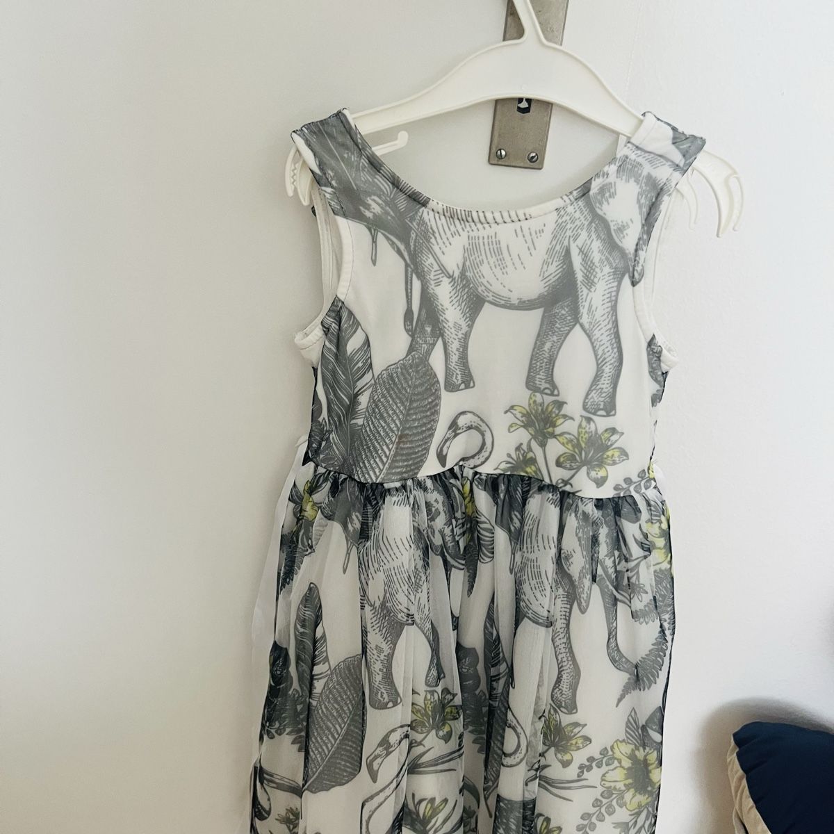 Robes et jupes: Kleid Mädchen Grösse 110 mit Tiermotiv – D'occasion à Meggen par mar_7r7m