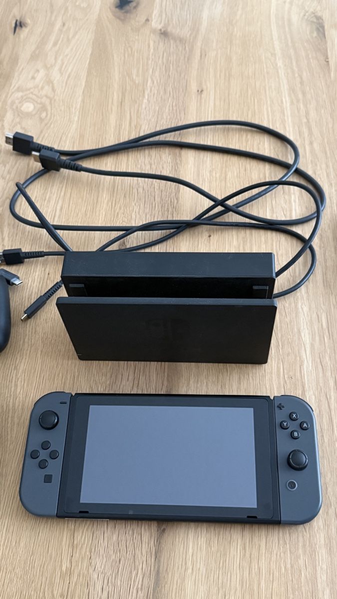 Nintendo Console: Nintendo Switch inkl. Controller und Spiele – Nuovo (secondo la descrizione) da Interlaken venduto da xCarlos3 2