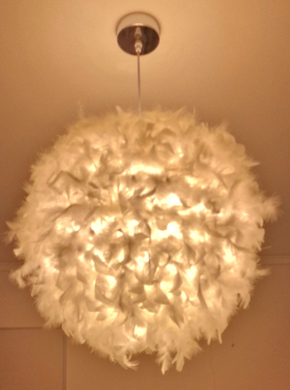 Lampade: Wunderschöne Lampe mit weissen Federn – Nuovo (secondo la descrizione) da Therwil venduto da freiheit88 2
