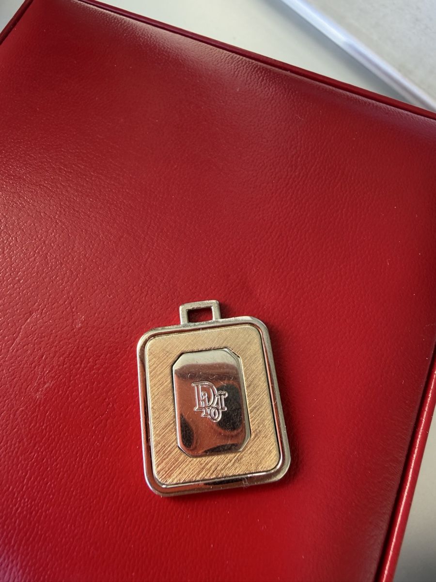 Dior Ciondoli: Pendentif vintage de Christian Dior – Usato da Cressier FR venduto da Kvito4ka