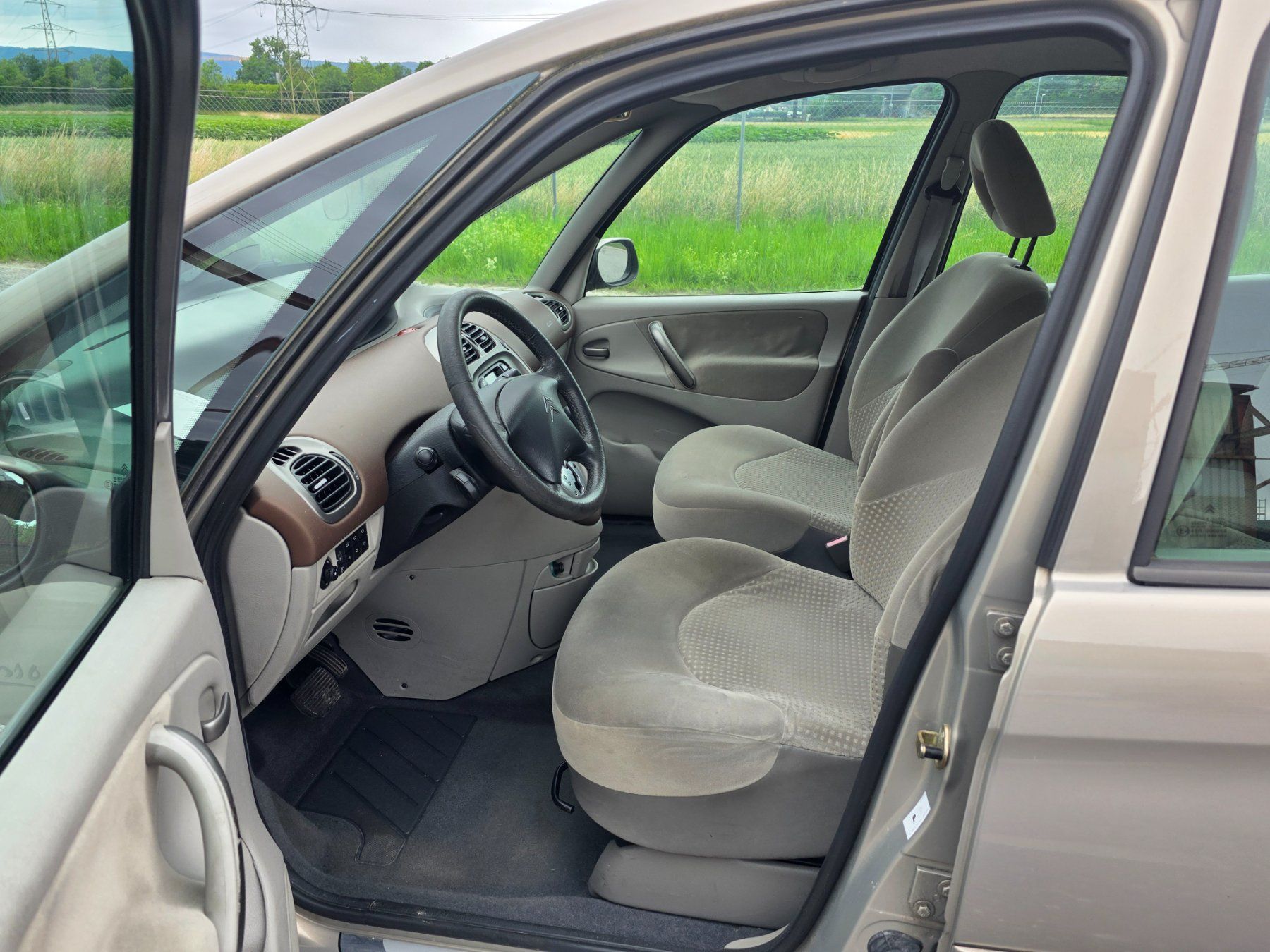 Citroën Automobili: Citroen Picasso 2.0i 16V Automatic – Usato da Aarberg venduto da power80 4