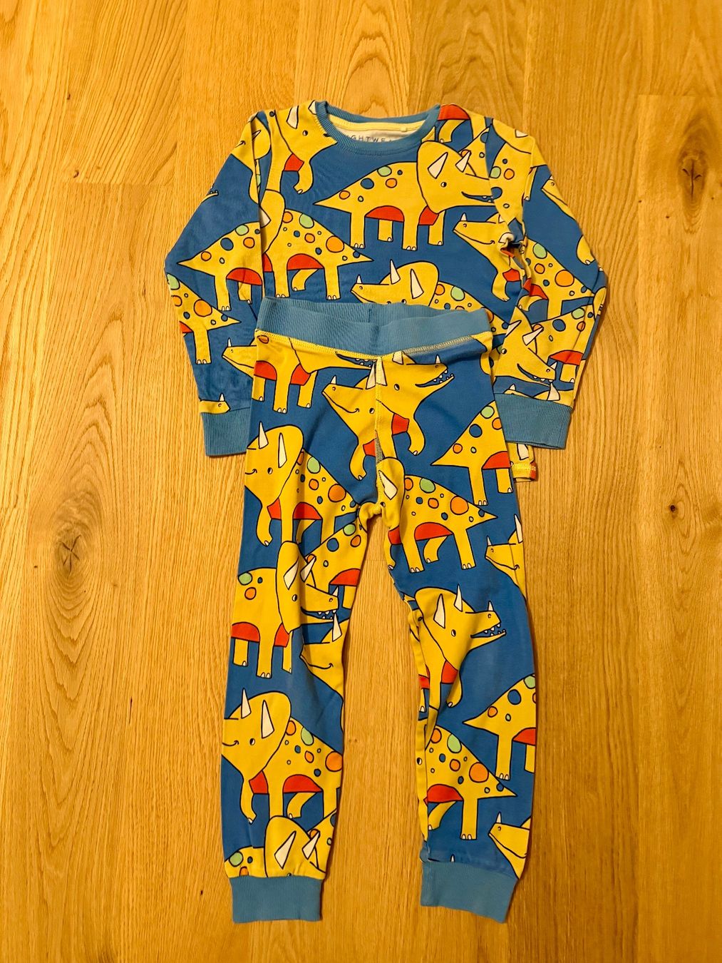 Next Pyjamas: Set pf 3 pyjamas size 122 – D'occasion à Frick par Mis_sms2 2