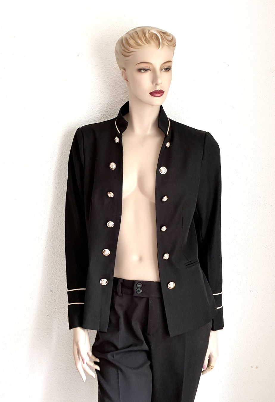 Completi & Tailleur: Schwarzer Anzug im Marine-Stil Grösse 38 – Usato da Kloten venduto da Nephty 2