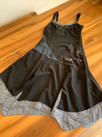 FUNKY FRESH Paris cooles Trägerkleid Grösse S (1)