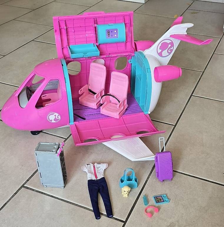Jouets: Barbie Flugzeug mit Zubehör – D'occasion à Krauchthal par choklay