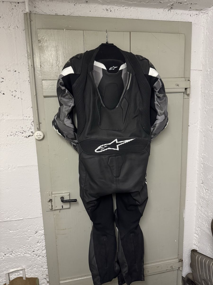 Alpinestars Protezioni & Imbottiture: Lederkombi Alpinestars Atem V4 – Usato da Liebefeld venduto da jan_lg92