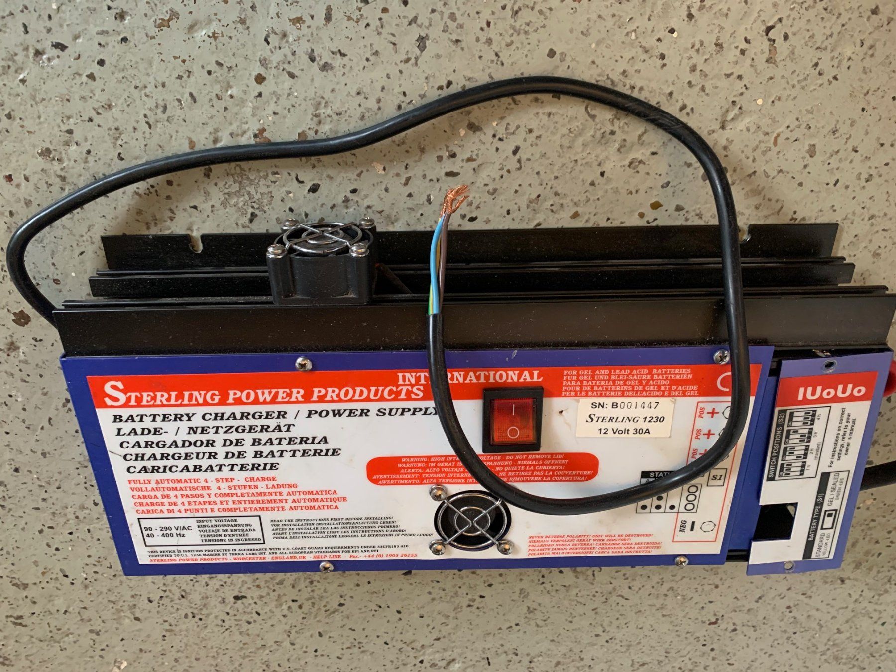 Batterie-Ladegeräte: Sterling Ladegerät 12V – Gebraucht aus Forch von dberger01