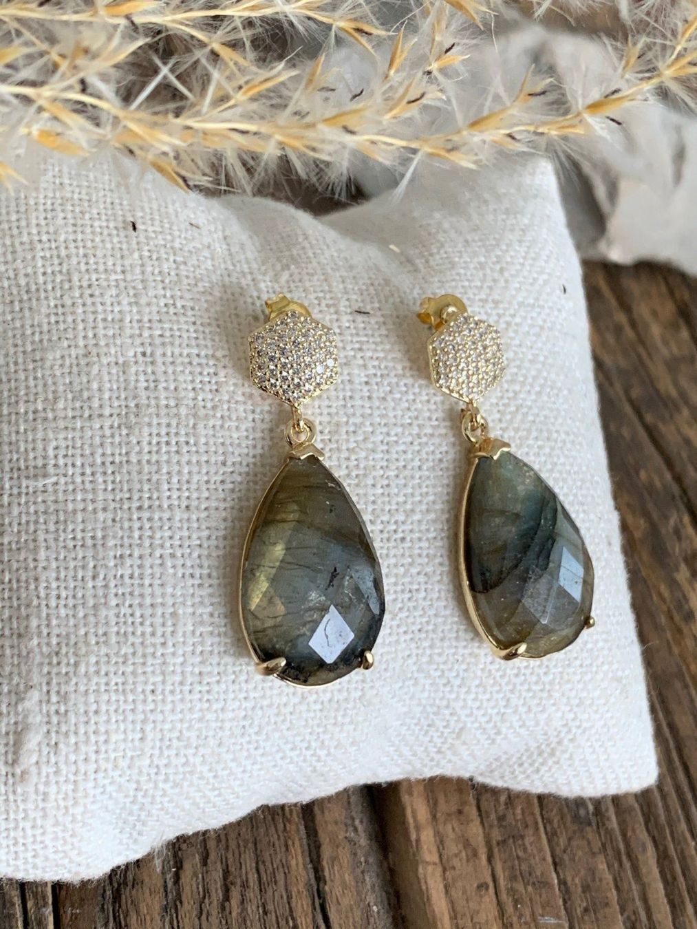 Ohrringe & -stecker: Wow karat vergoldete LABRADORIT Ohrringe – Neu und originalverpackt aus Rombach von Ivreajewels 4