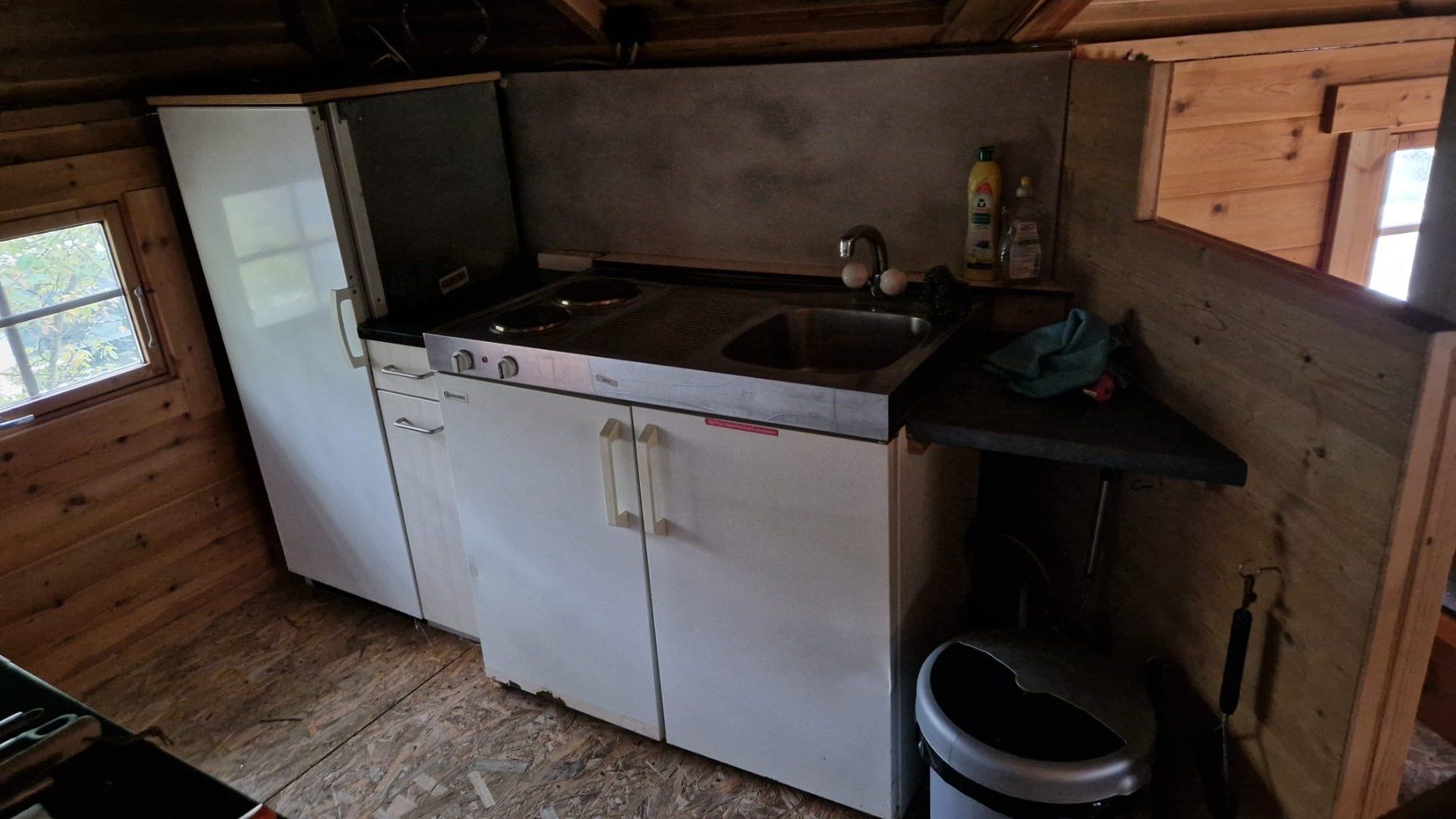 Cucine complete: Küchenmöbel -2 Kochplatten- Durchlauferhitzer warm Wasser – Usato da Münchenbuchsee venduto da rut_8zhz