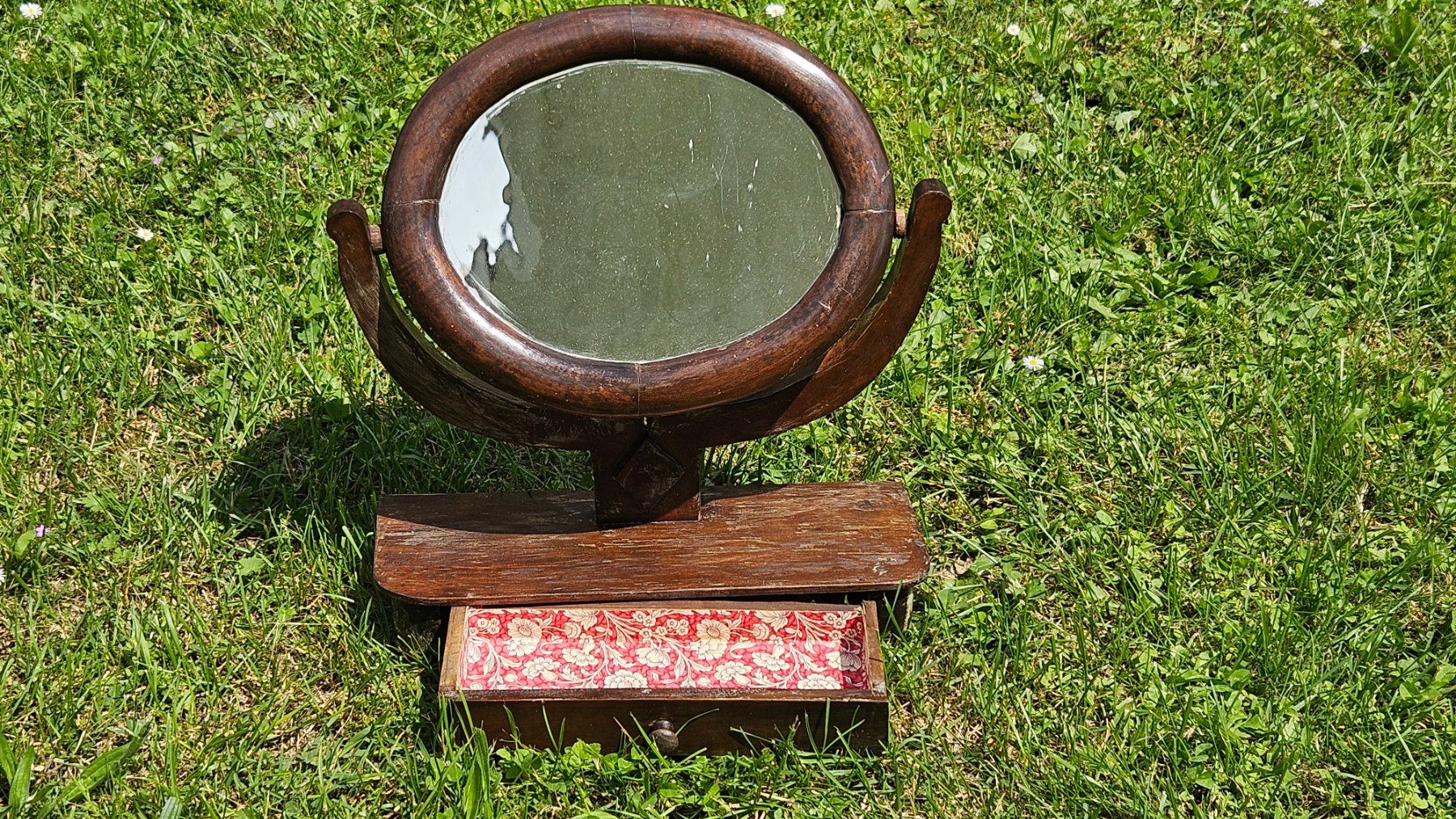 Specchi: Vecchia specchiera ovale in legno scuro – Usato da Melano venduto da H-Sara 1