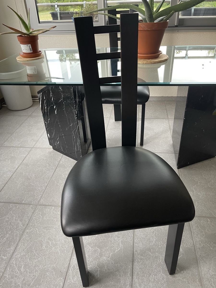 Set de table et chaises: Tisch plus 4 Stühle – D'occasion à Rupperswil par Meditta 5