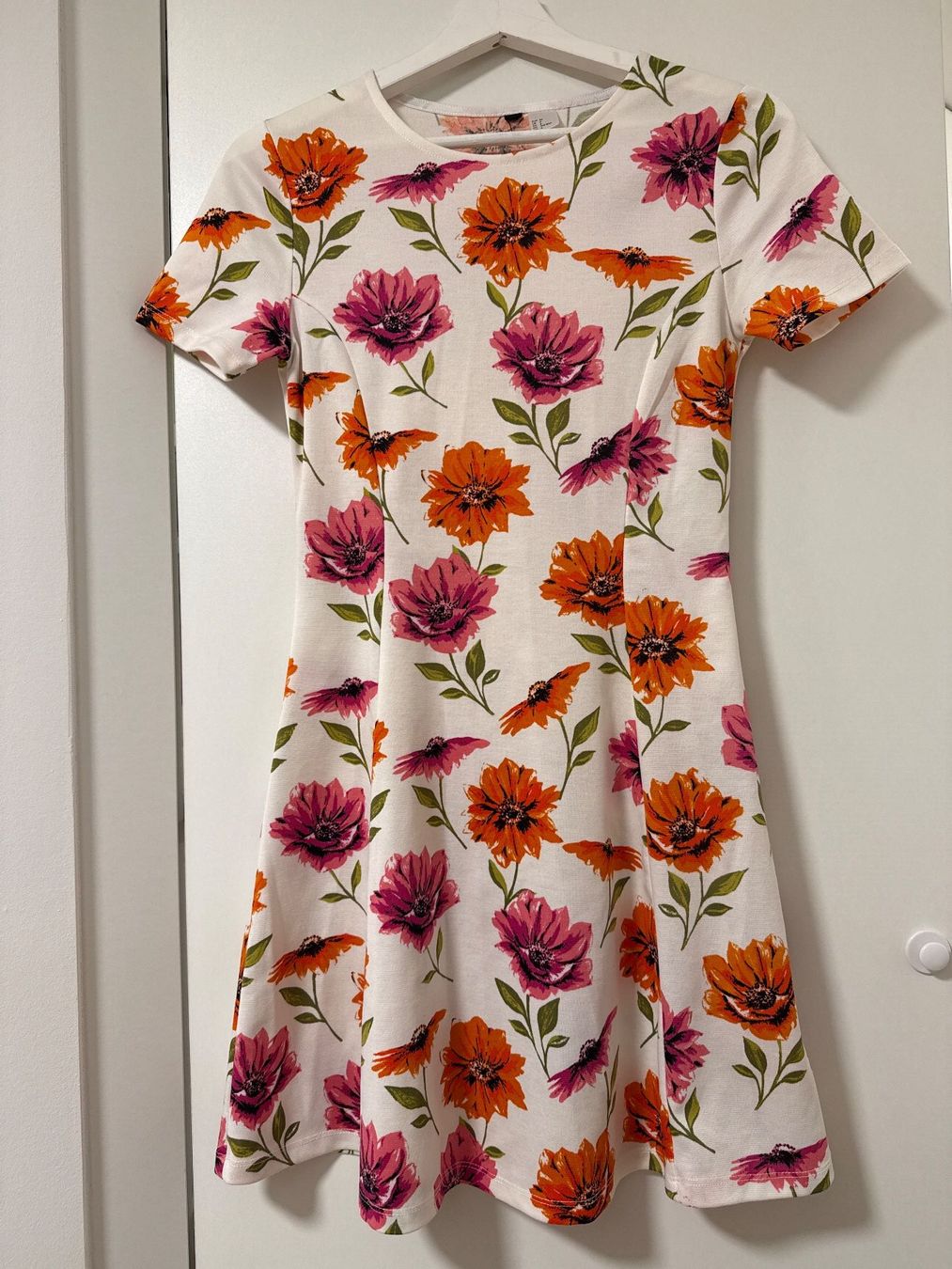 H&M Kleider: Sommerliches Blumenkleid Gr.34-36 – Gebraucht aus Schönenwerd von d.chiara
