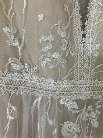 neues, ungekürztes Brautkleid mit Stickereien S / 36