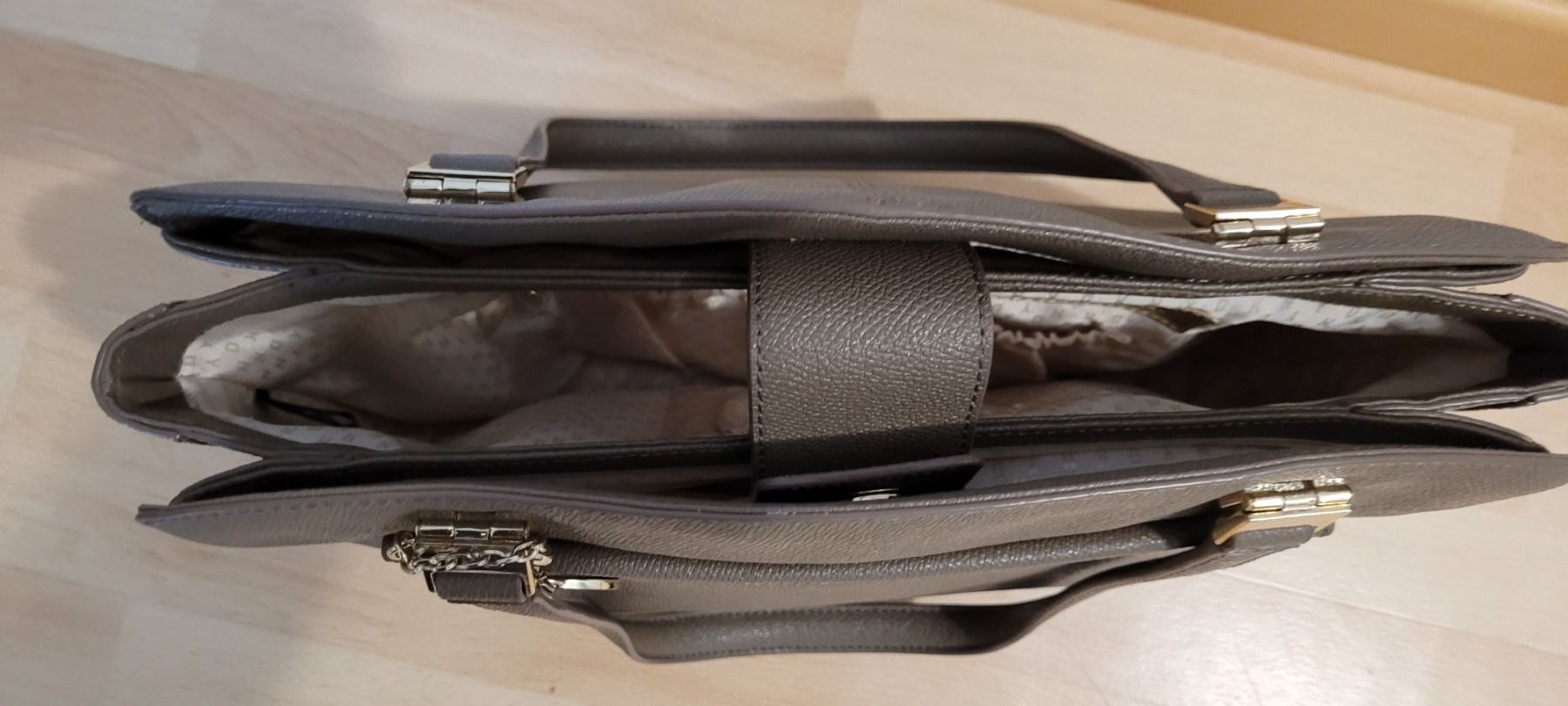 DKNY Sacs femmes: Schultertasche DKNY – D'occasion à Schwyz par Vesparider01 7