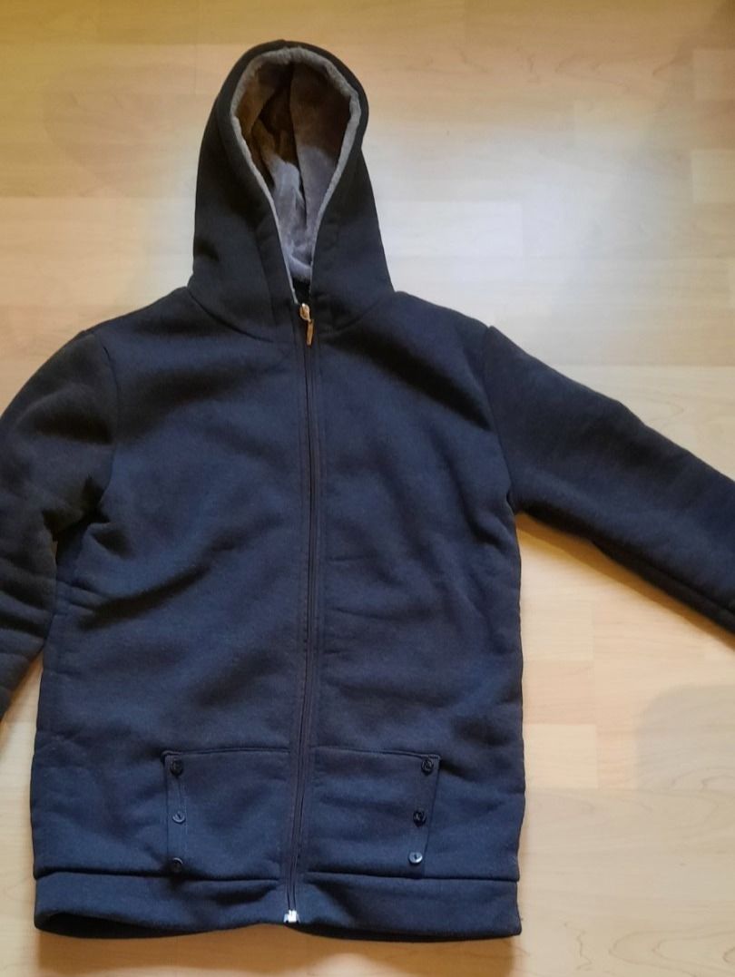 Giacche: Strickjacke mit Teddy Futter – Usato da Hinwil venduto da Zom
