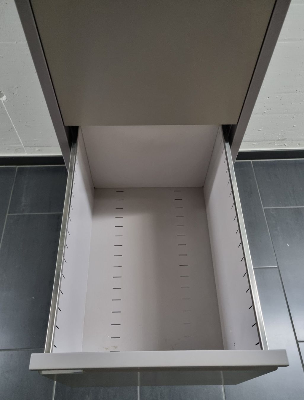 Lista Armadi: LISTA Schrank grau – Usato da Dübendorf venduto da topo73 1