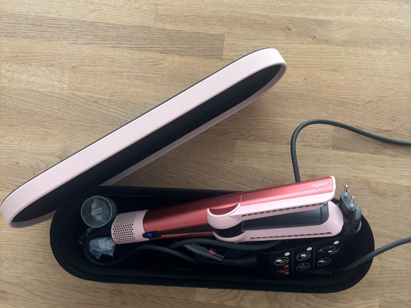 Dyson Asciugacapelli: Dyson Airstrait - Strawberry Bronze/Rose – Usato da Würenlos venduto da tin_tx7y 1