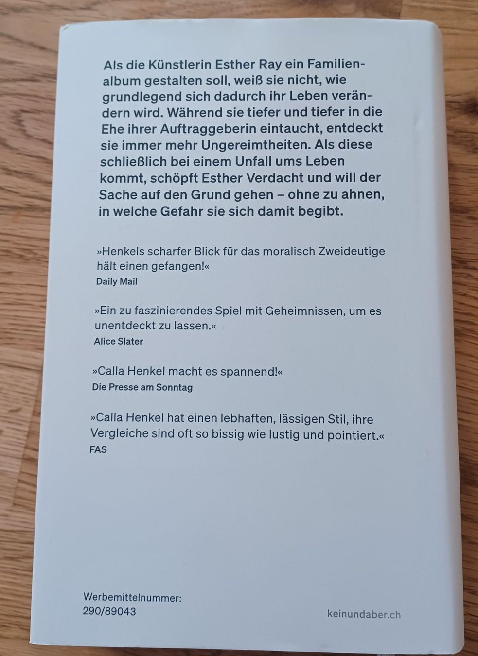 Libri: Ein letztes Geschenk - ein schwarzhumoriger Roman – Nuovo (secondo la descrizione) da Dietikon venduto da Ruempfli 7