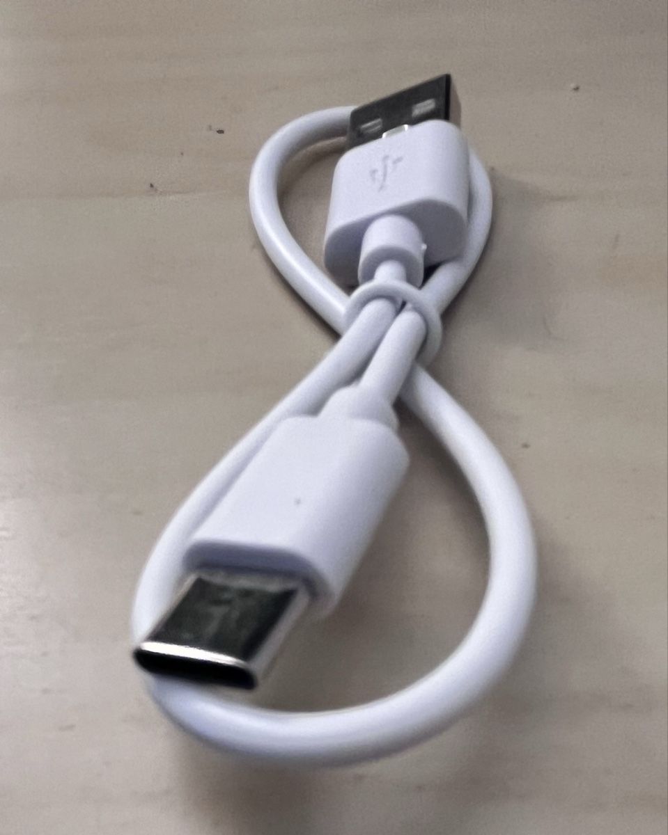 Câbles: Ladekabel USB auf USB-C – Neuf avec emballage d'origine à Dietikon par Mono7.3. 1