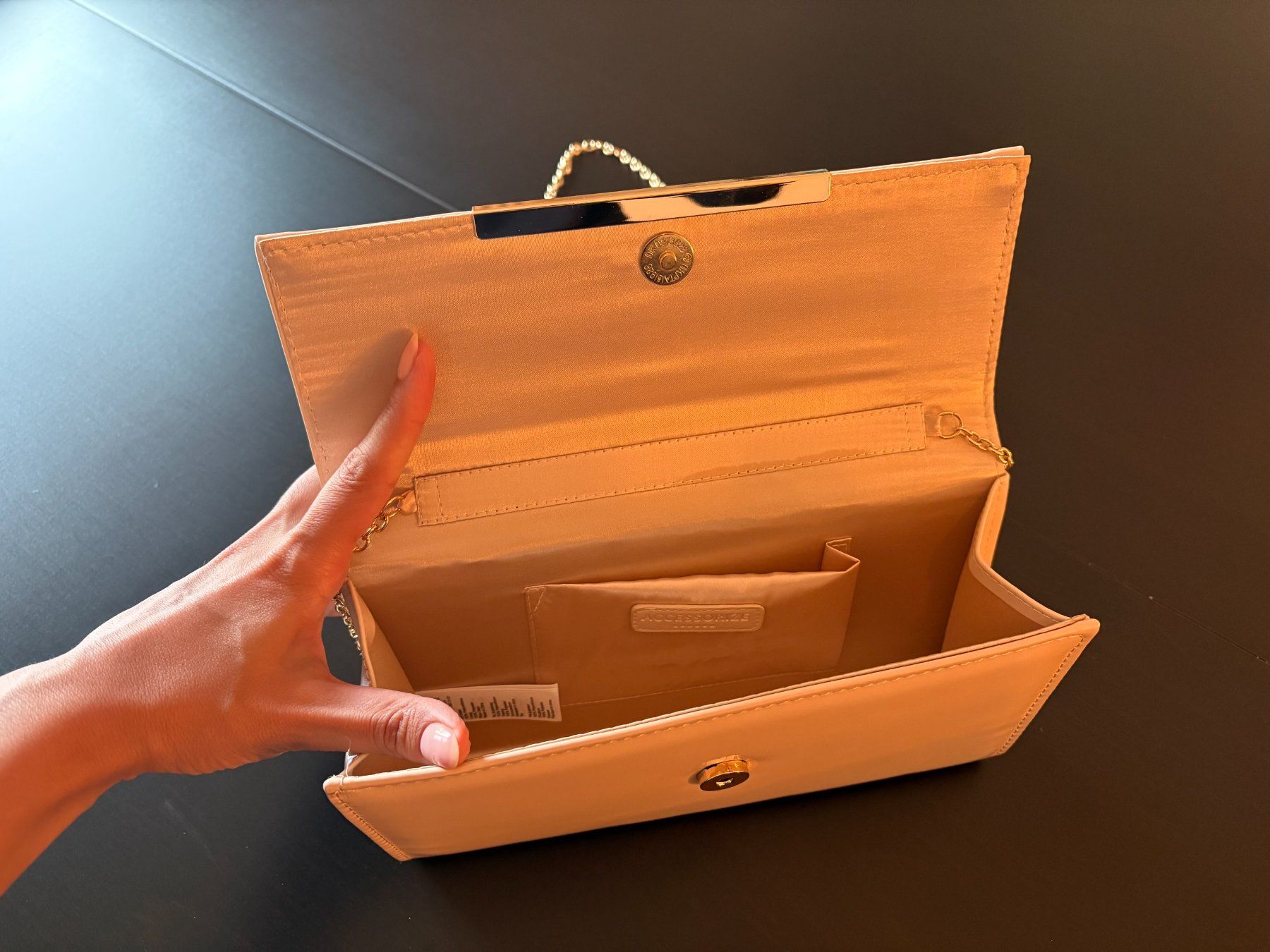 Borse da donna: Accessorize Blush Pink Evening Bag with Gold Chain – Usato da Zürich venduto da KeyboardStep 2