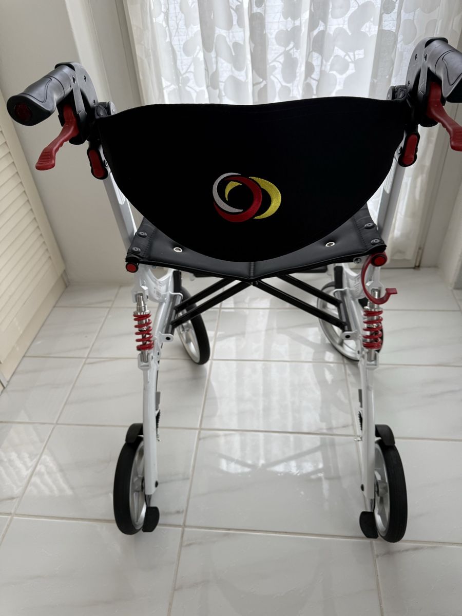 Ausili per la deambulazione: Rollator und Rollstuhl  – Nuovo (secondo la descrizione) da langnau venduto da g.m.stadler 2