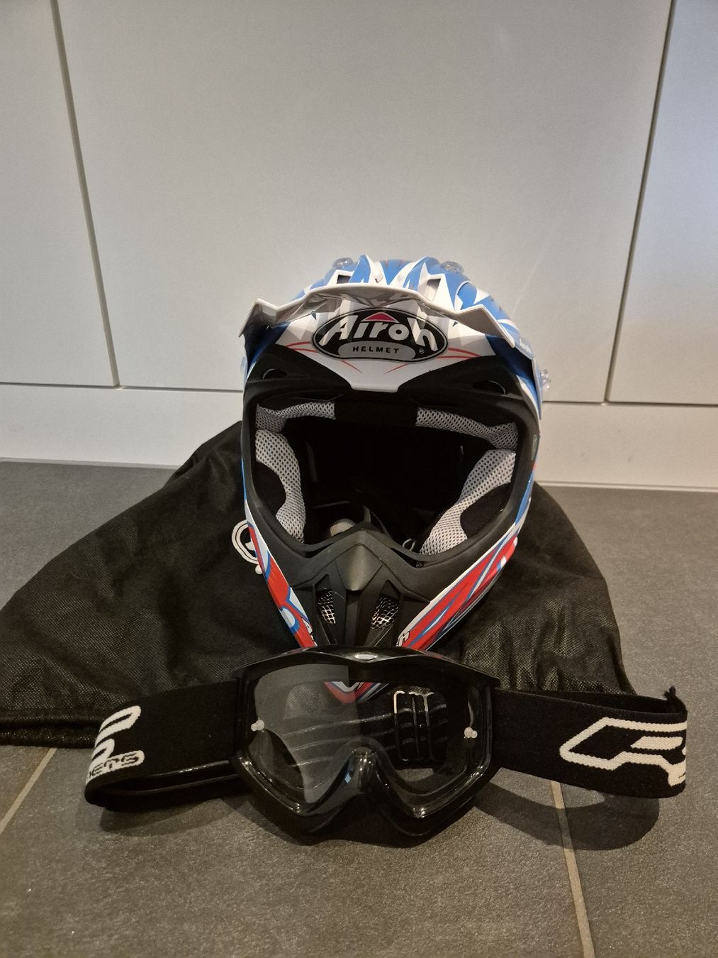 Airoh Helme & Visiere: Motorradhelm für Kinder – Gebraucht aus Hochdorf von MS46 4