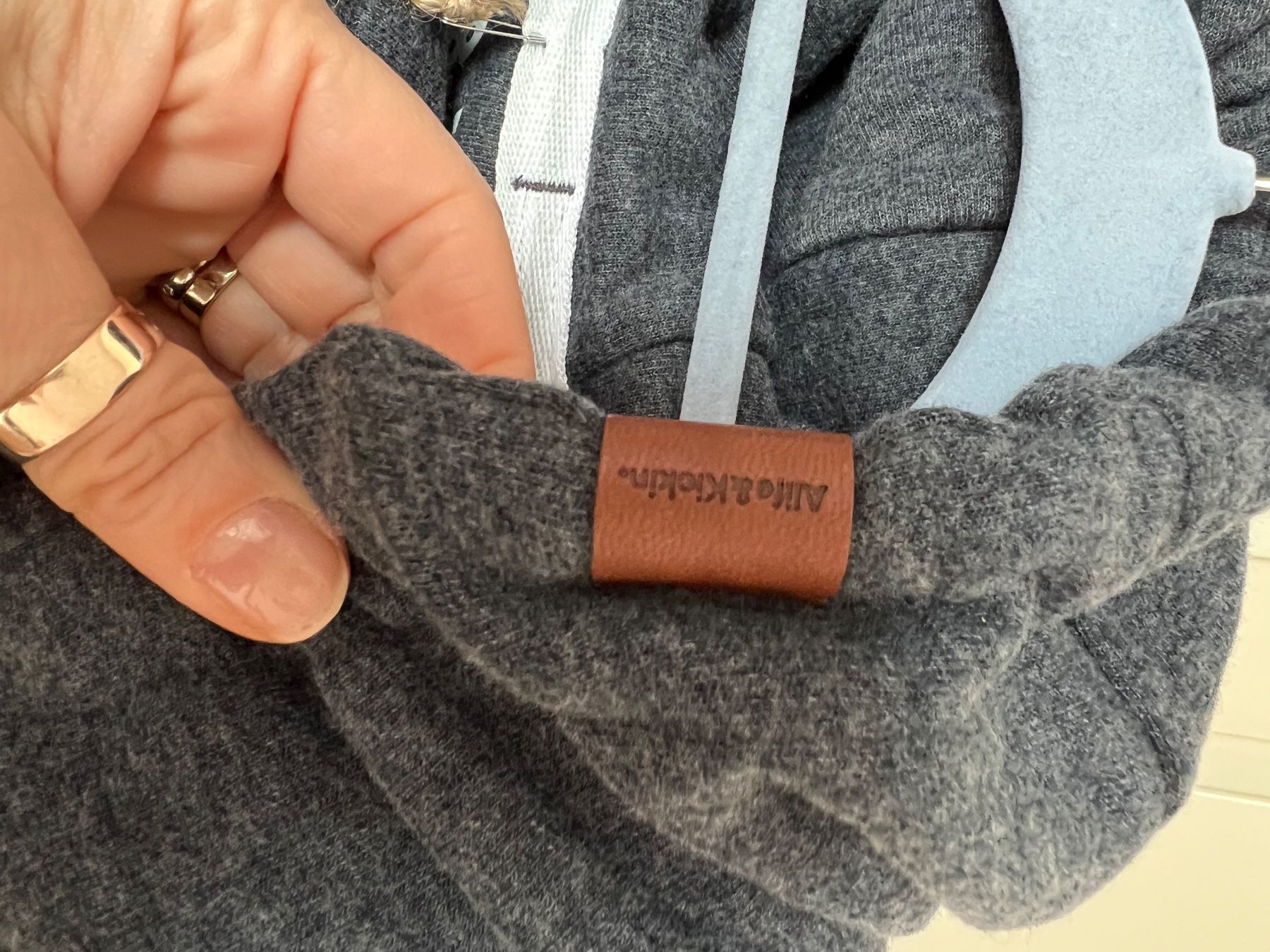 Maglioni & Felpe: Super Sweat Alife and Kickin taille L – Nuovo e nell'imballaggio originale da Savagnier venduto da Pivovar2 2