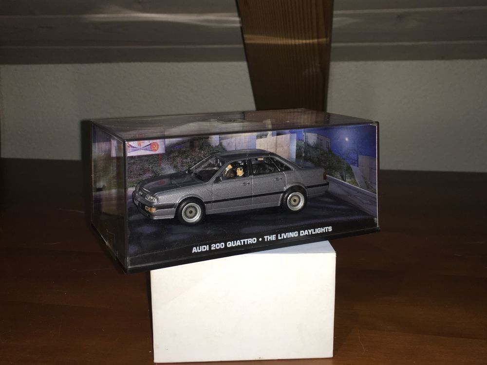 Voiture Miniature James Bond 007 Audi 200 - The Living Days, échelle 1/43, Boîte Vitrine