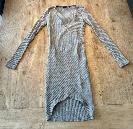 Bershka Strickkleid Gr. XS Herbstkleid gerippt grau