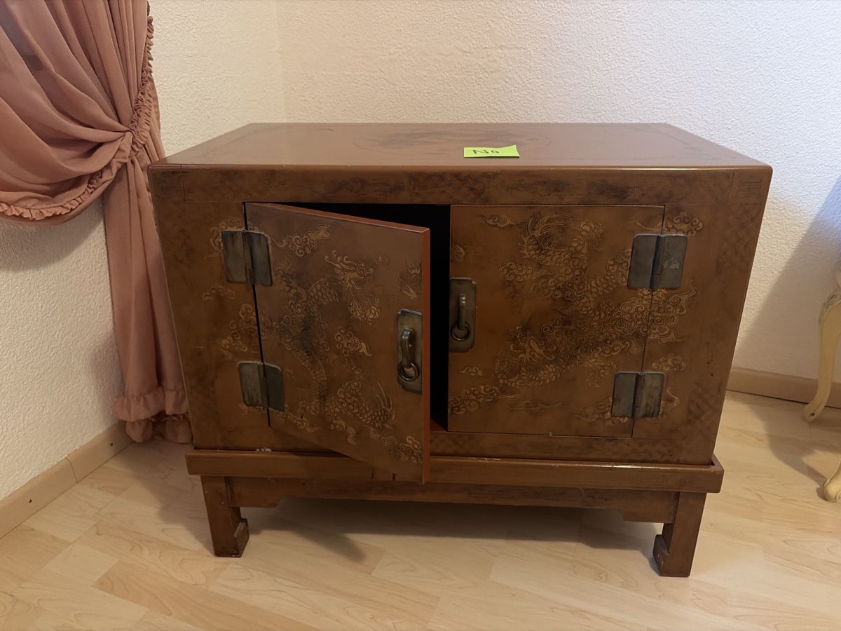 Cassettiere: Asiatisches Schränkchen Kommode mit Drachenmuster – Usato da Perlen venduto da K.P.K.P 3